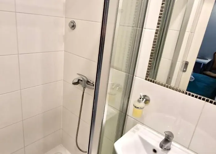 Dwuosobowy Na Rogu ホームステイ ミエンジズドロイェ